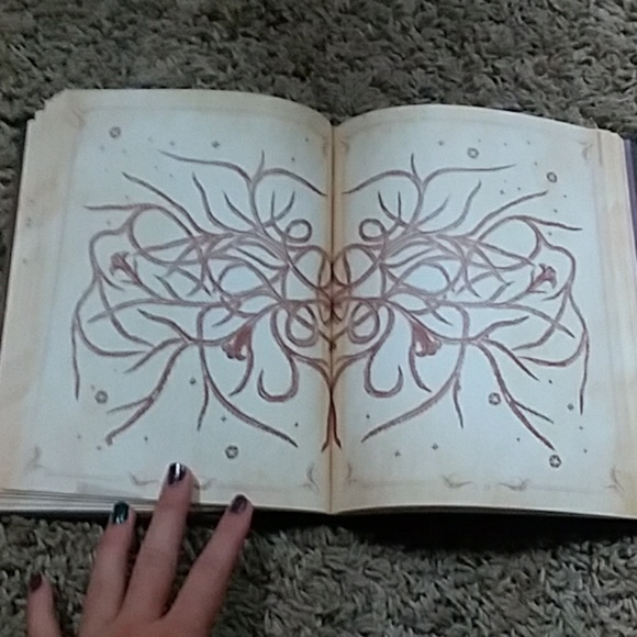 disney descendants: Mal's spell book - Picture 3 of 3